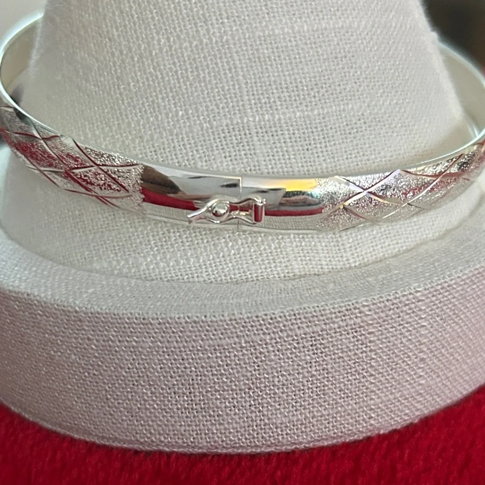 925 Sterling Silver‎ Diamond cut Women's Bangle bracelet